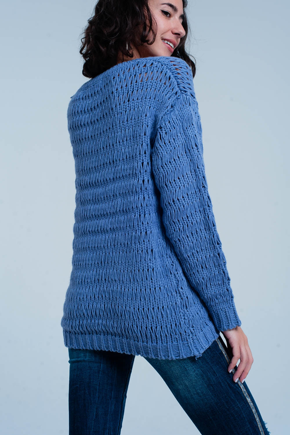 Suéter de punto en color azul cuello redondo