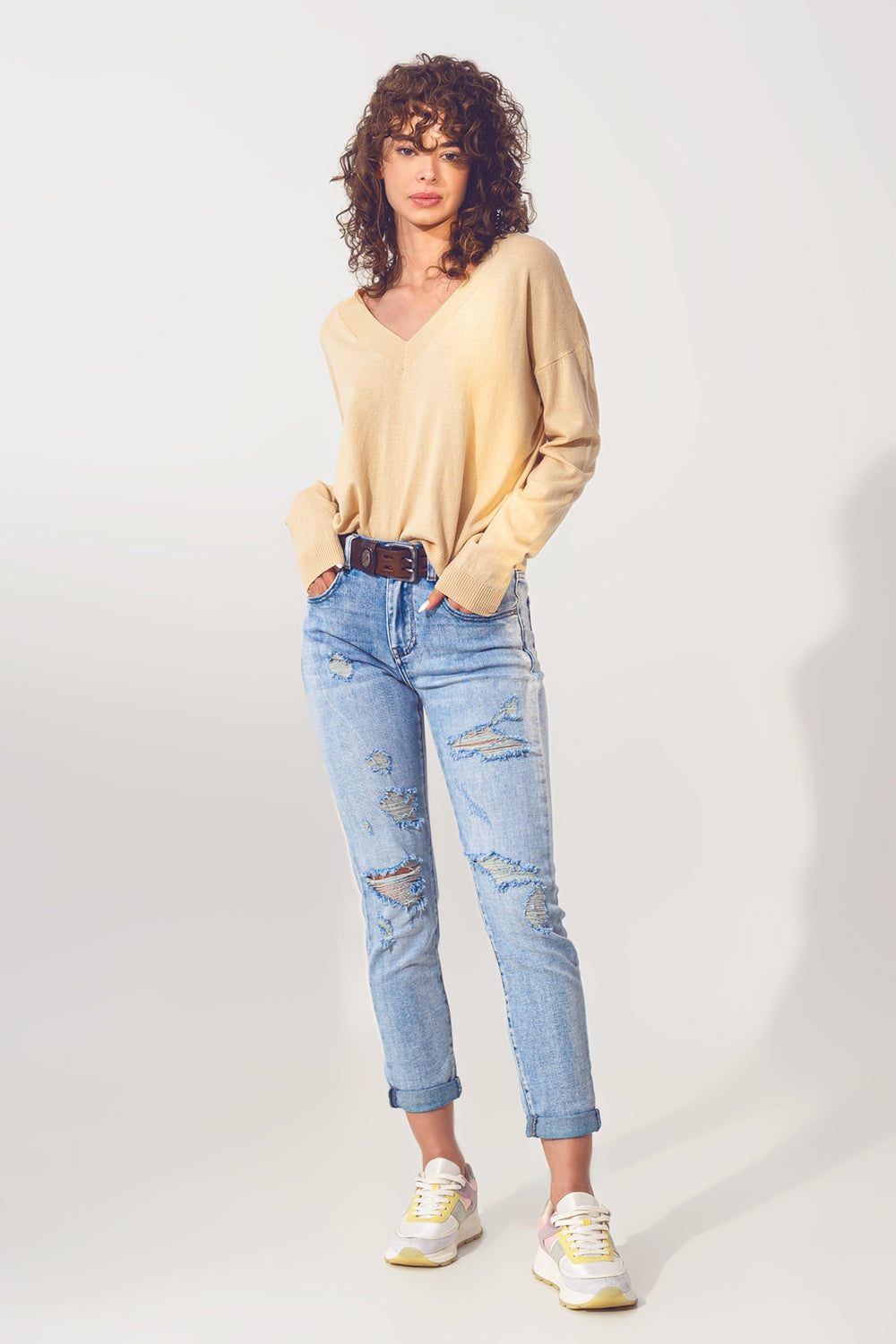 Sueter de punto fino en beige de pico amplio
