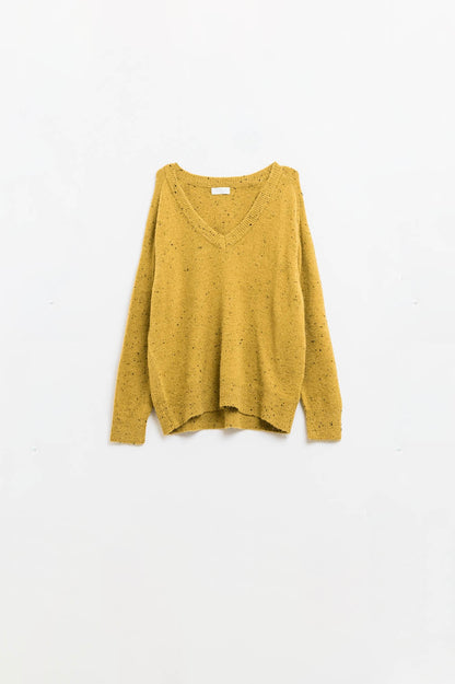 Suéter moteado de cuello de pico y corte relajado en amarillo mostaza