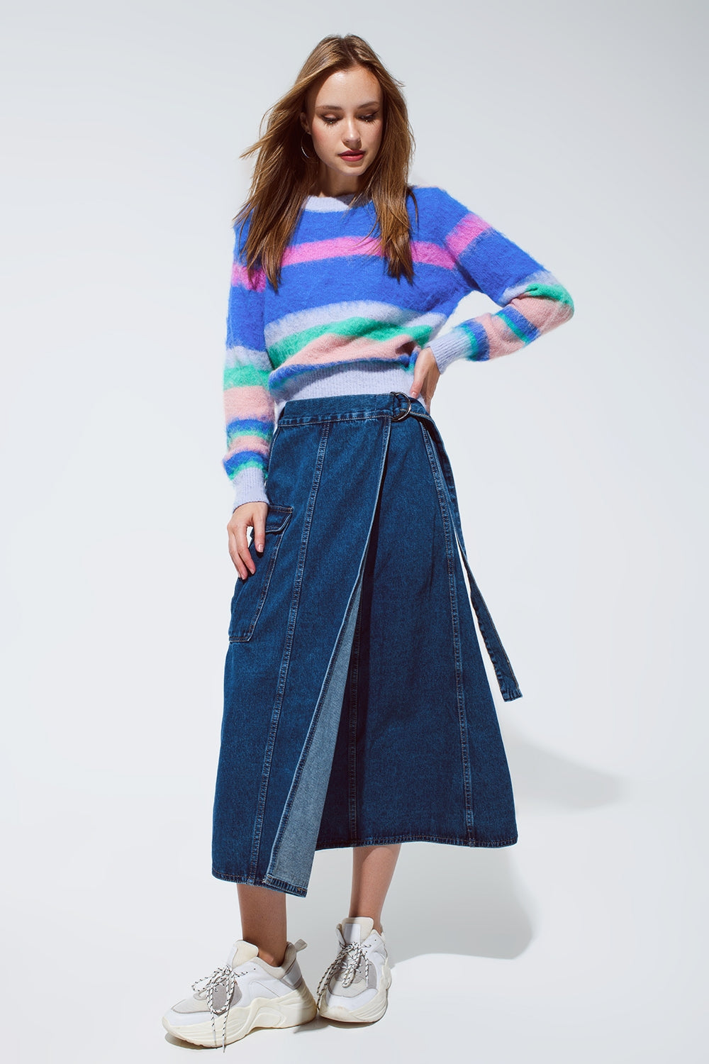 Suéter multicolor con rayas en rosa y azules