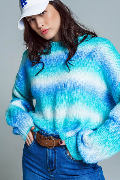 Suéter relajado con estampado ombre en tonos azules y estampado de rombos en las mangas