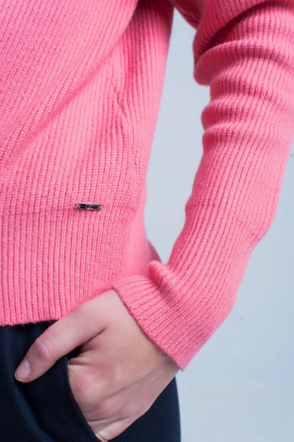 Sueter rosa con cuello redondo motivo a rayado