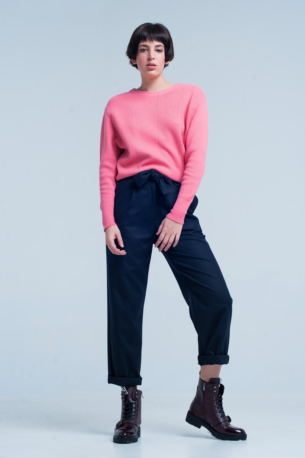 Sueter rosa con cuello redondo motivo a rayado