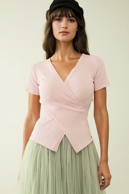Sueter rosa con parte delantera cruzada y cuello en V