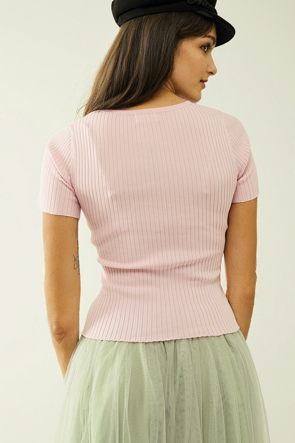Sueter rosa con parte delantera cruzada y cuello en V