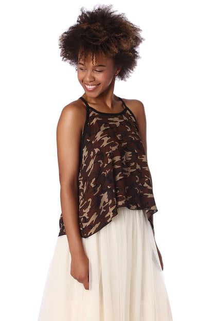 Q2 Top con bajo asimétrico y estampado camuflaje marron