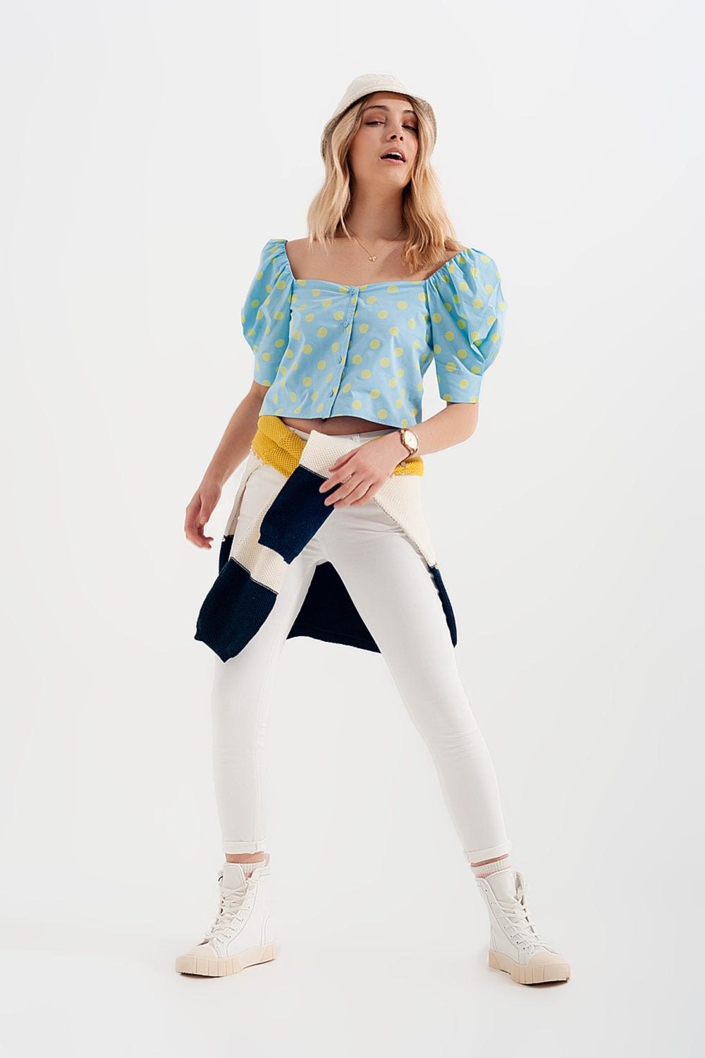 Top con escote cuadrado mangas abullonadas y estampado de lunares azul y verde