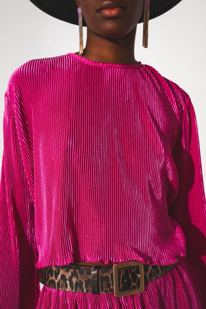 Top corto con cuello redondo plisado en fucsia