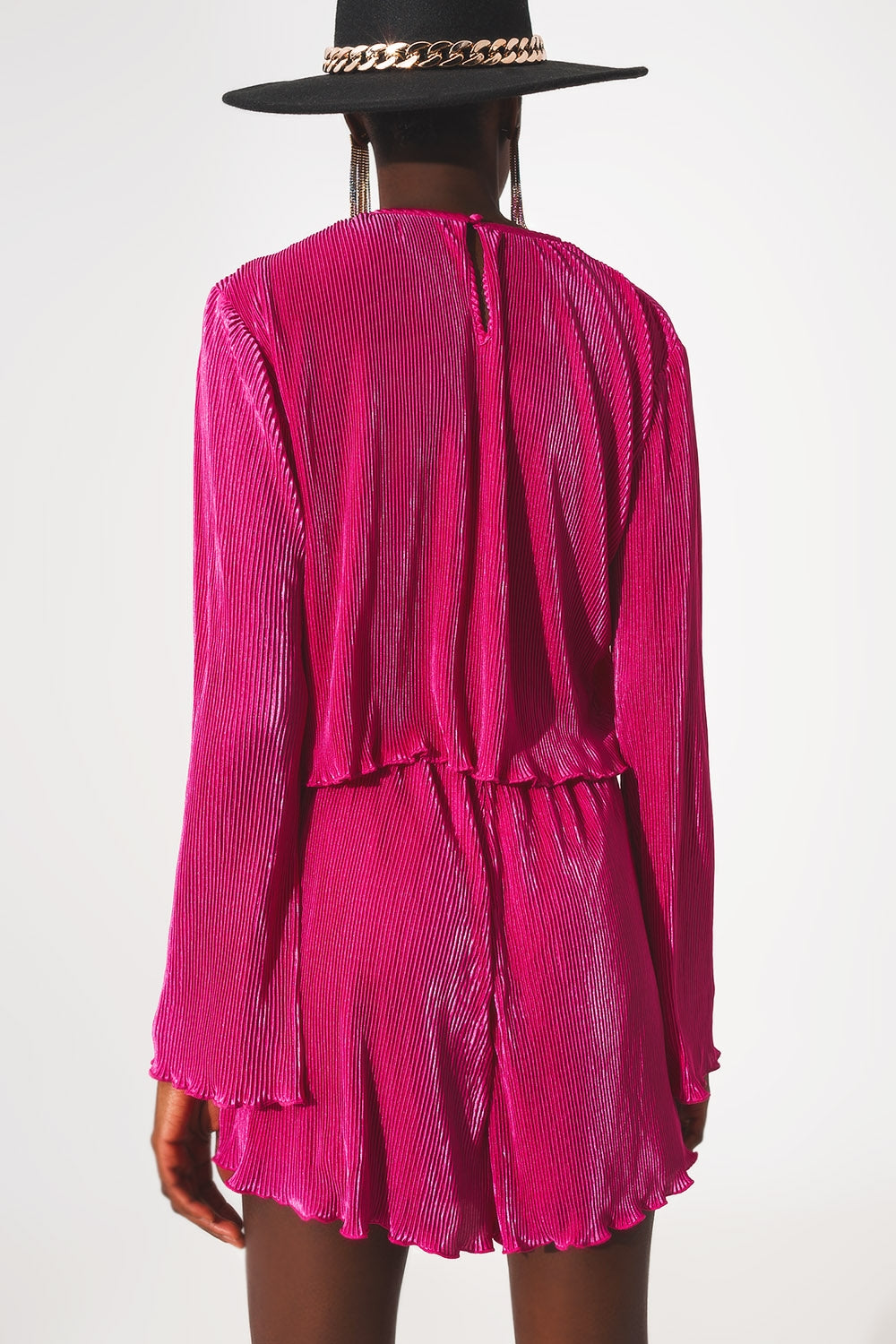 Top corto con cuello redondo plisado en fucsia
