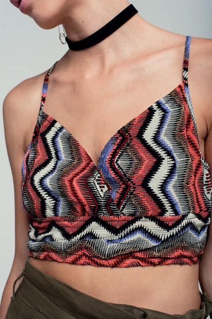 Top corto con diseño cruzado y estampado tribal en rojo