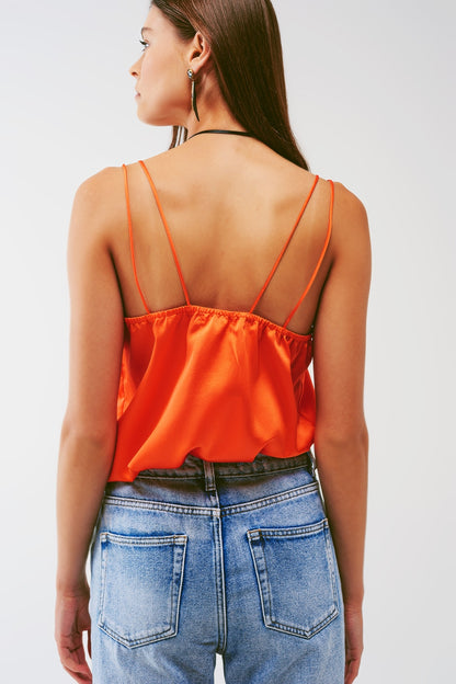 Top corto con tirantes finos en naranja