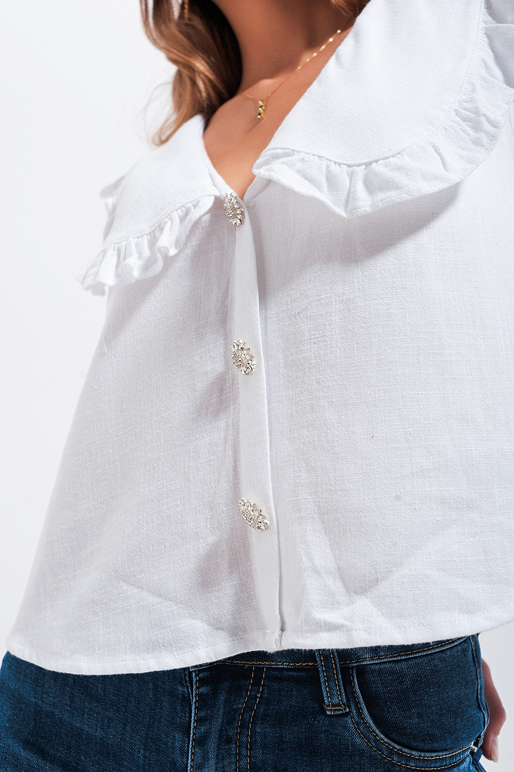 Top corto de corte amplio con cuello tipo babero blanco