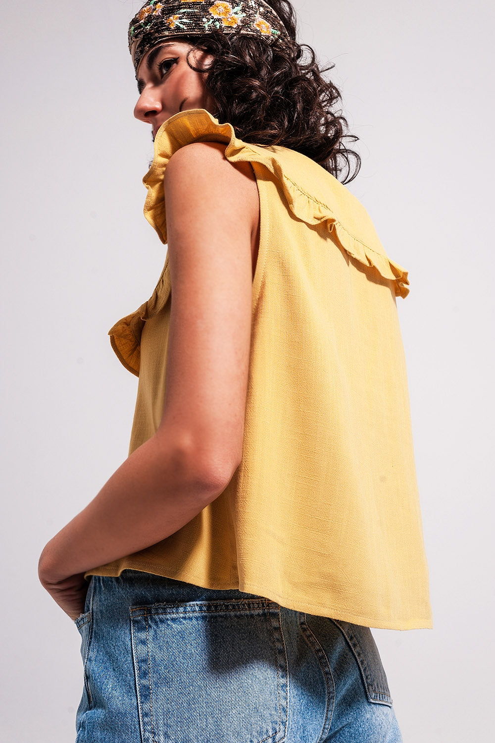 Top corto de corte amplio con cuello tipo babero