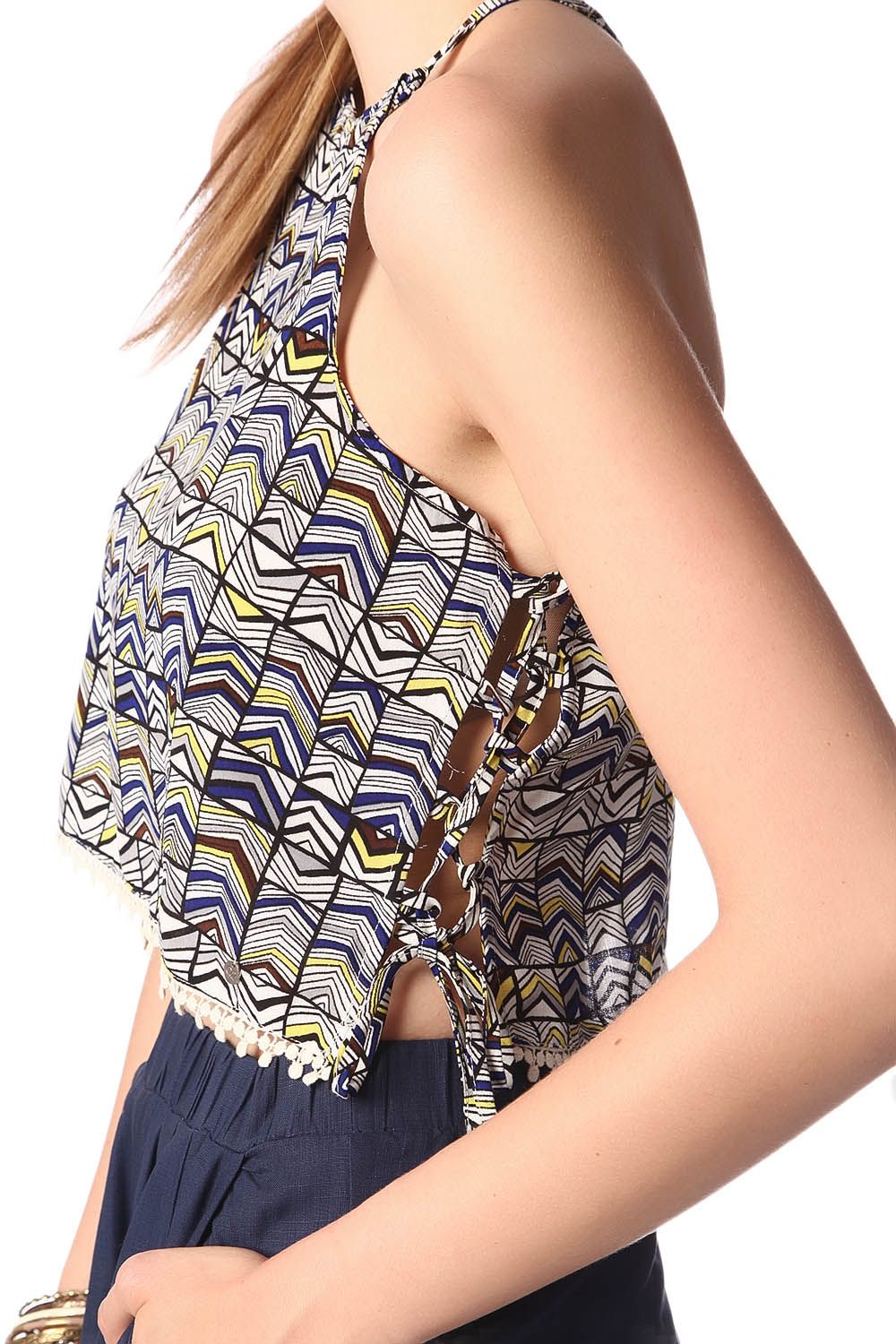 Top corto estampado azul con detalle anudado en el lateral