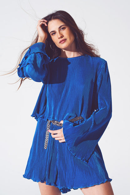 Top corto plisado con cuello redondo en azul