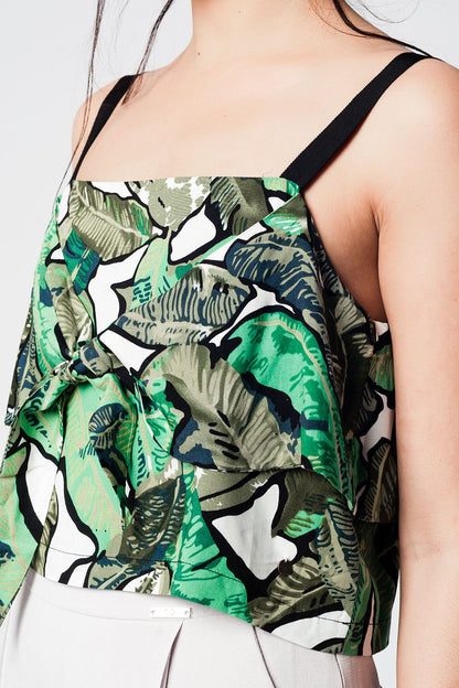 Top corto verde con estampado de hojas