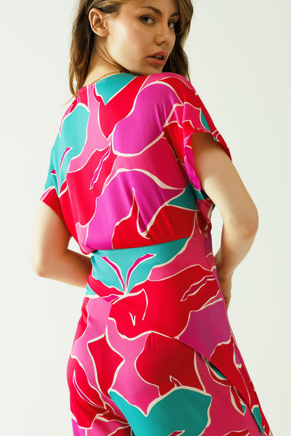 Top de manga corta con diseño floral y detalle de nudo