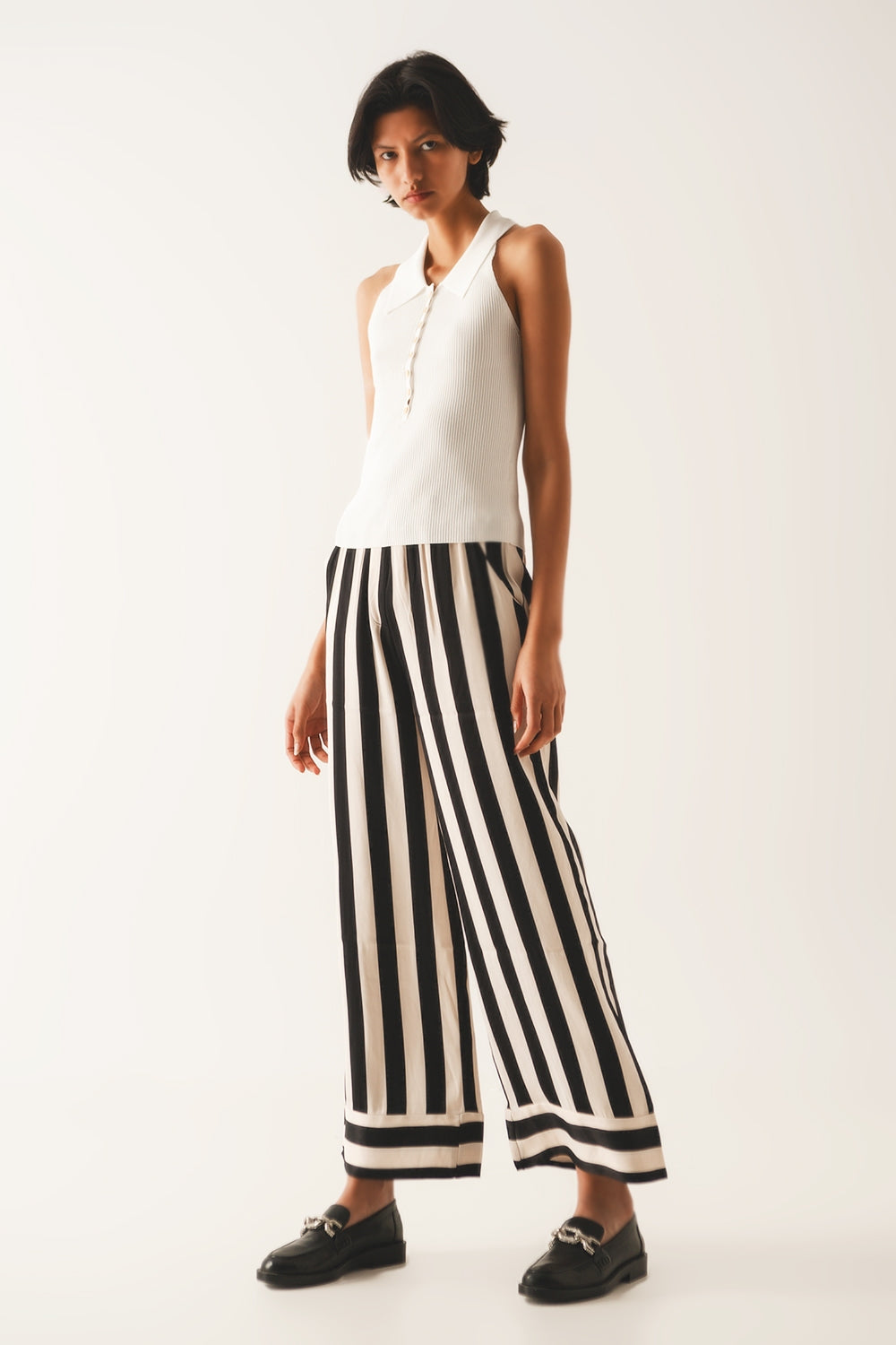 Top de punto canalé con cuello polo en crema