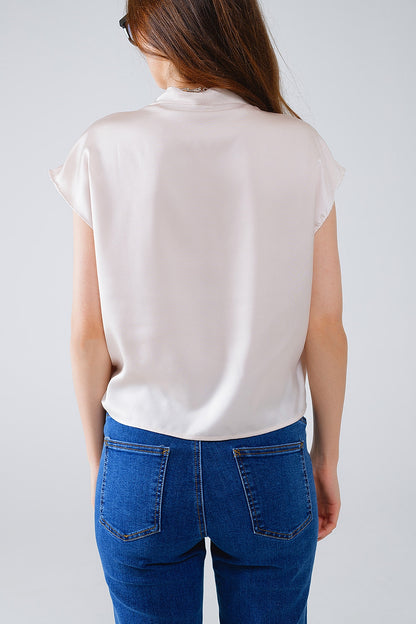 Top de seda Beige Cruzada Con Cuello En V Y Mangas Cortas