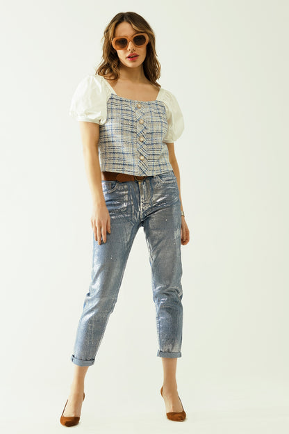 Top de tweed azul con mangas cortas voluminosas y botones de perlas