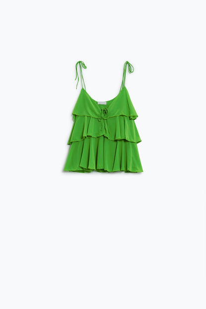 Top de volantes con tirantes finos en verde