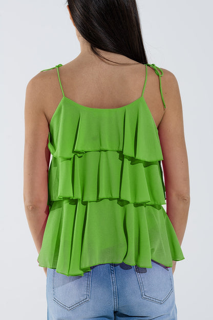 Top de volantes con tirantes finos en verde