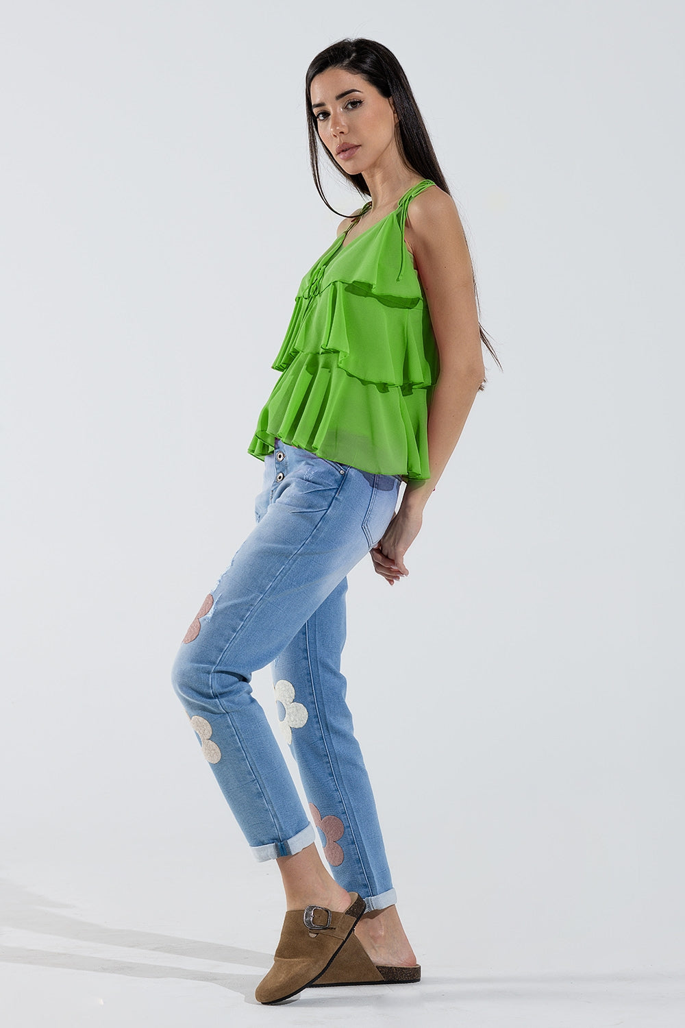 Top de volantes con tirantes finos en verde