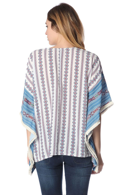Top extragrande estilo poncho con estampado tribal azul