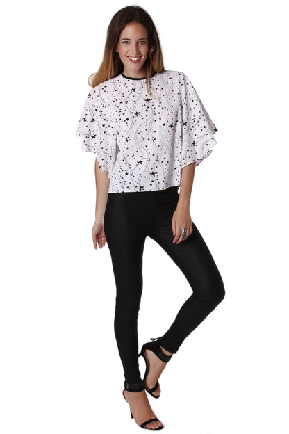 Top holgado con manga de ángel y estampado de estrellas negras