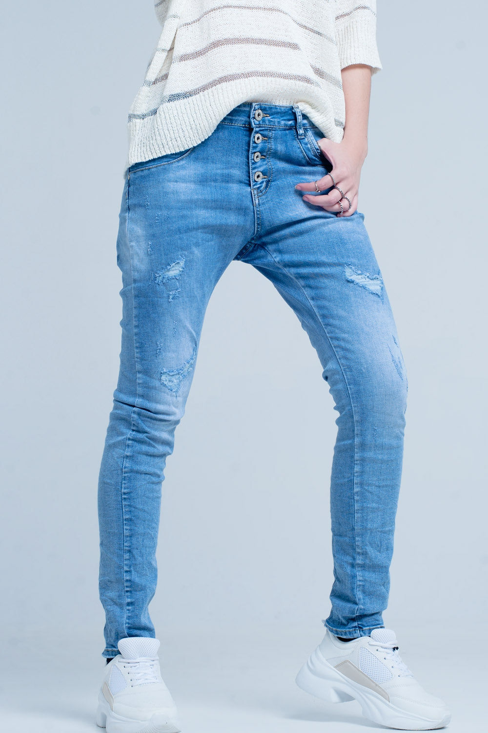 Vaquero azul lavado rasgado boyfriend