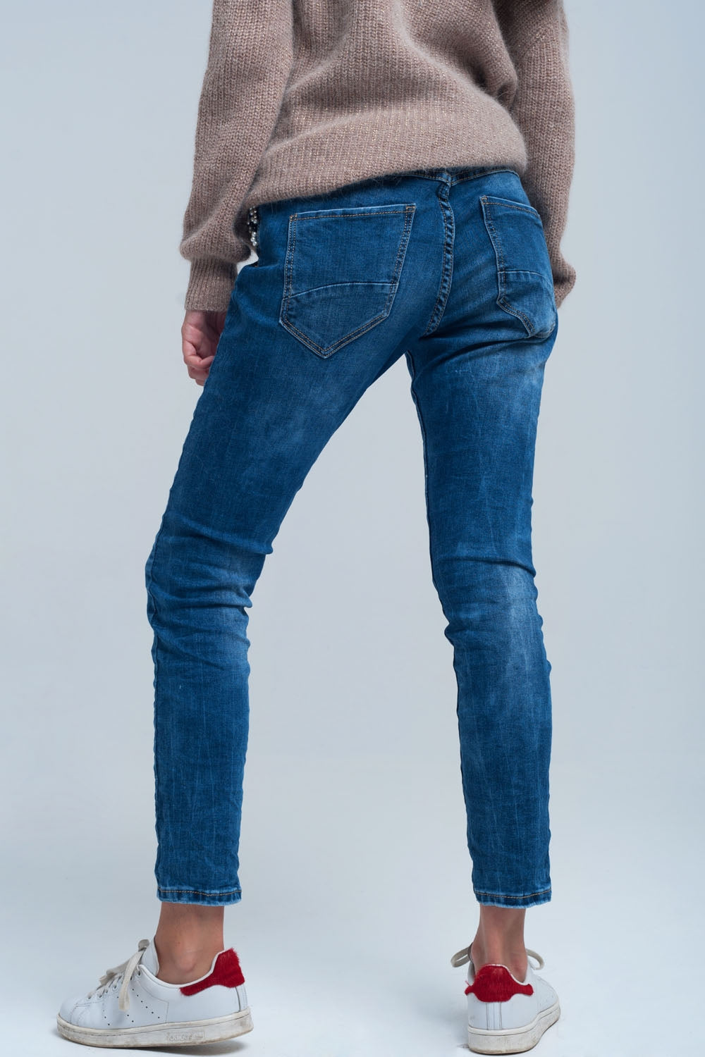 Vaquero boyfriend azul con perlas