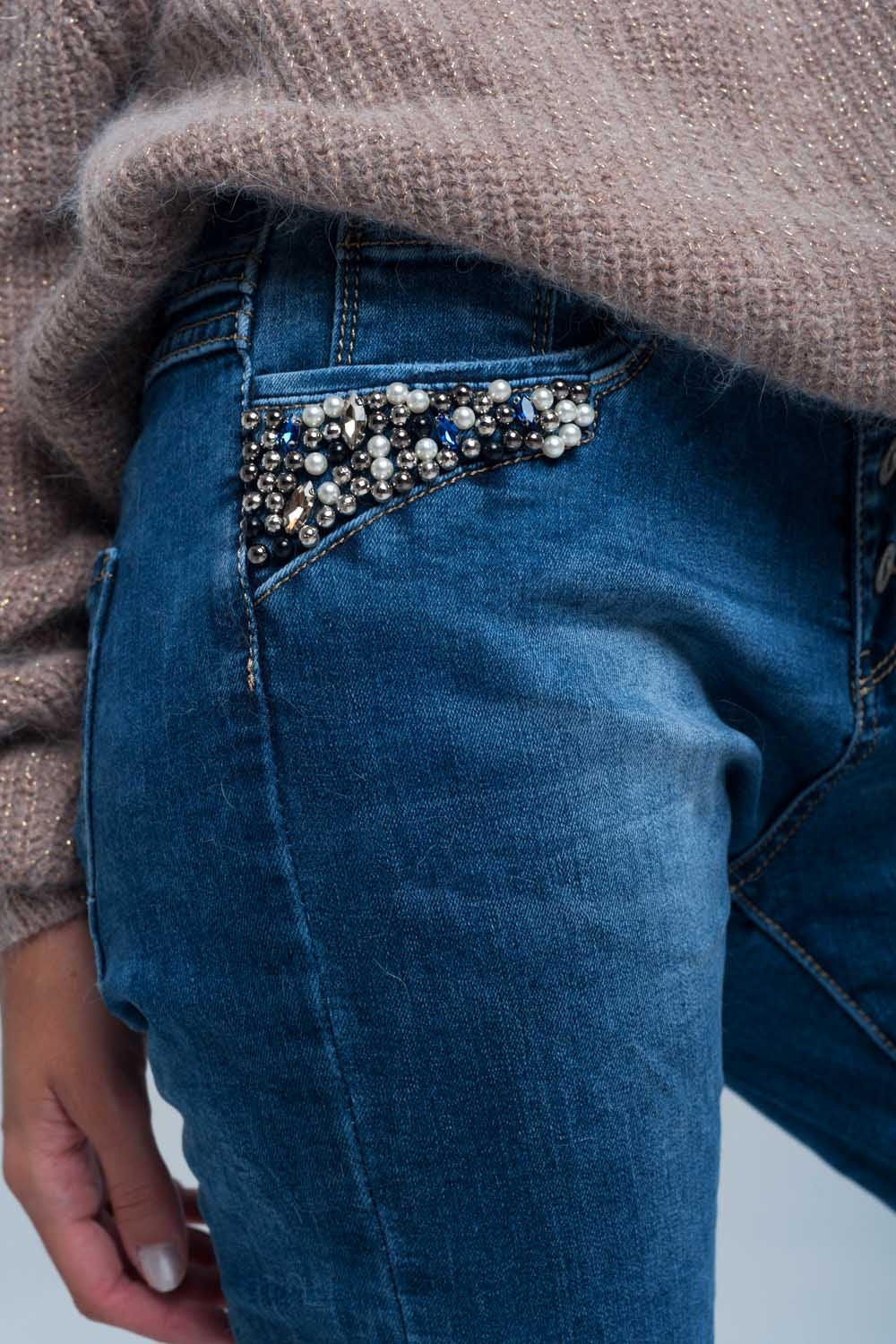 Vaquero boyfriend azul con perlas