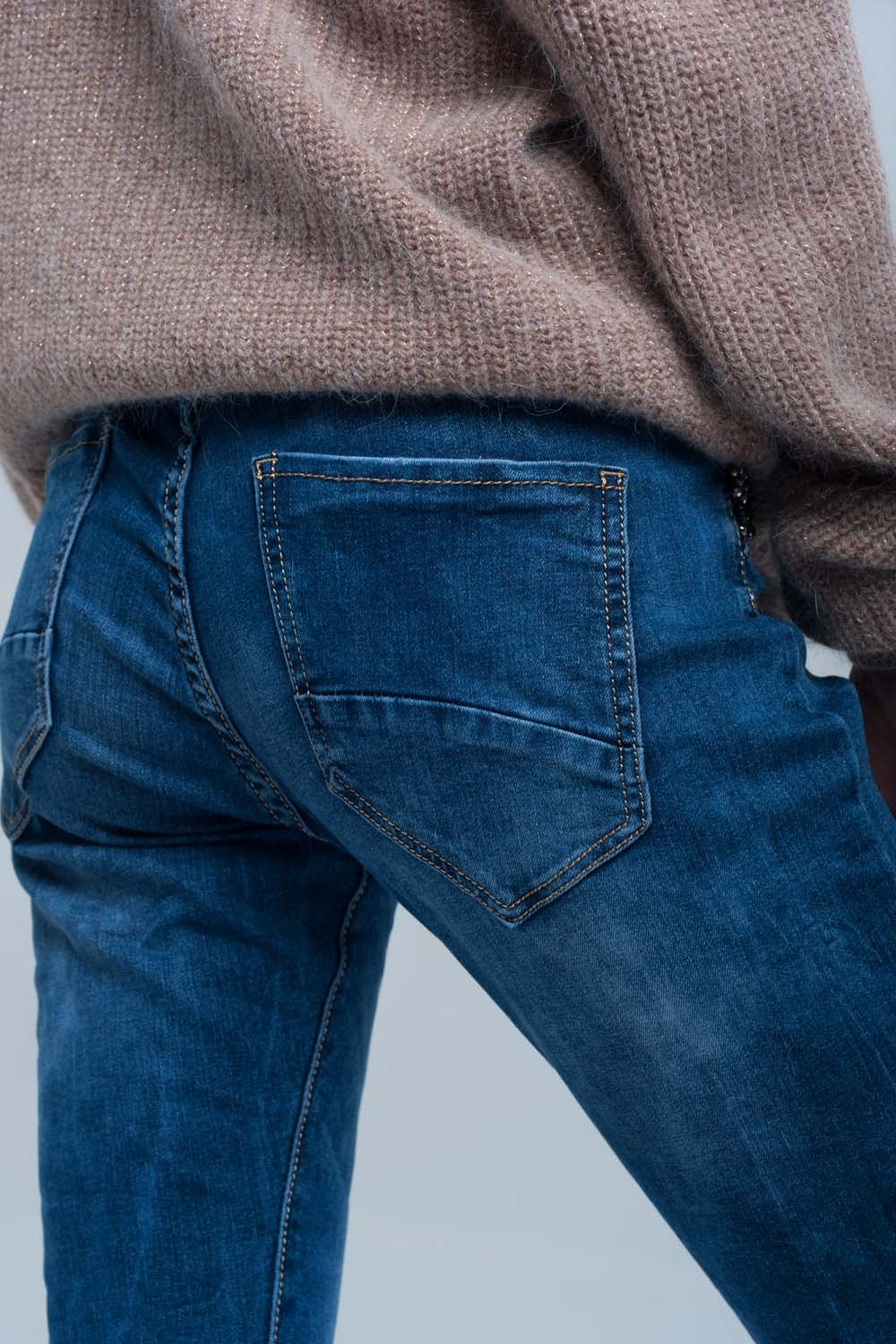 Vaquero boyfriend azul con perlas