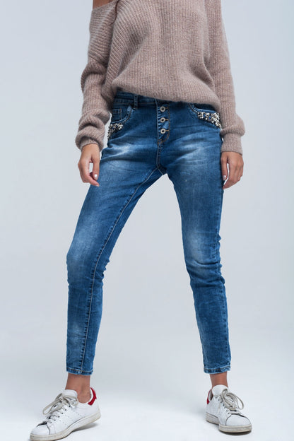 Vaquero boyfriend azul con perlas