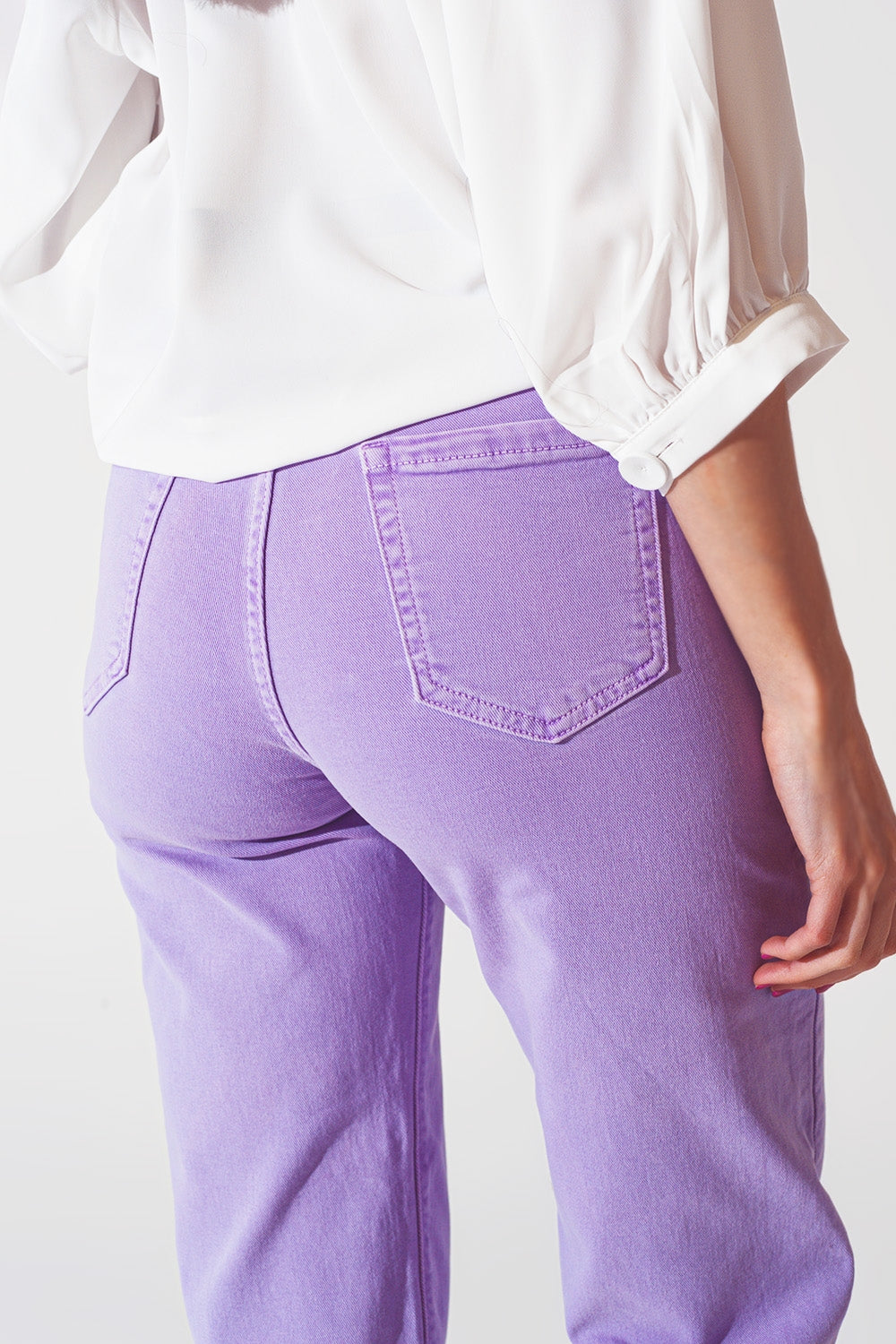Vaquero morado de pernera ancha