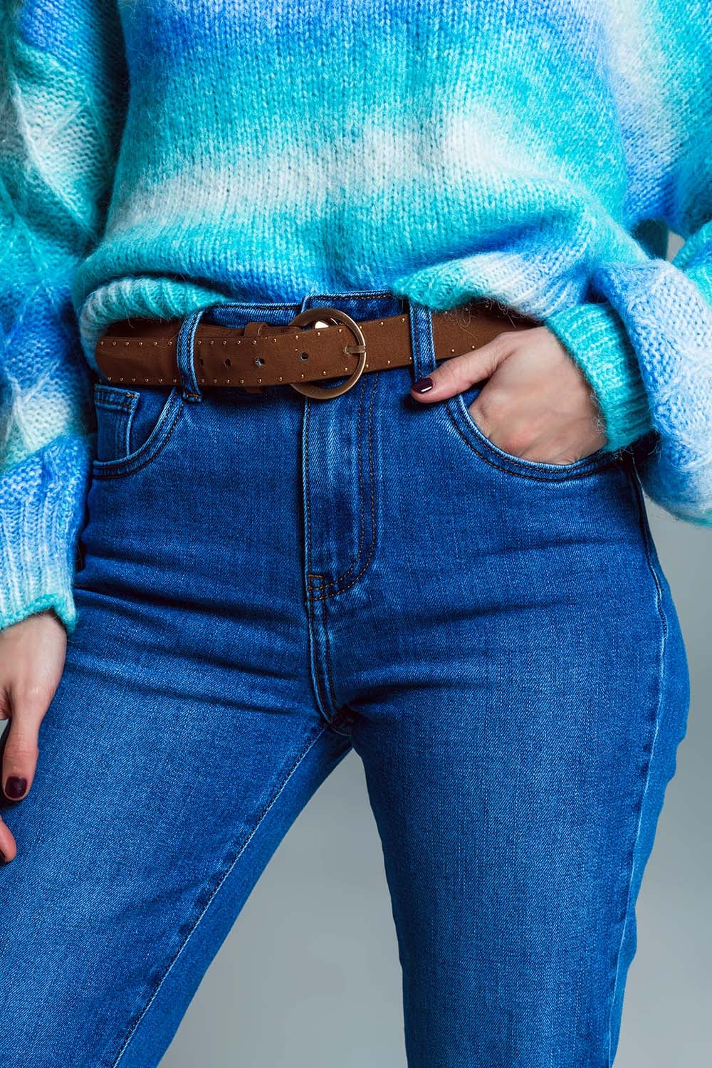 Vaqueros ajustados básicos de denim elástico en lavado medio