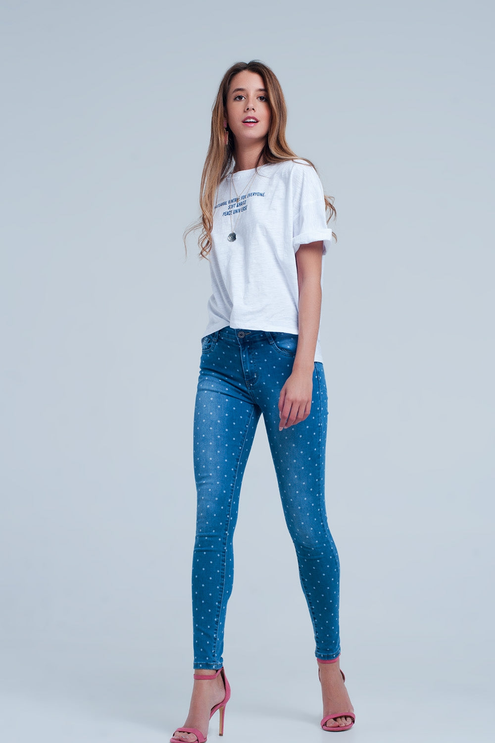 Vaqueros ajustados con estampado de lunares