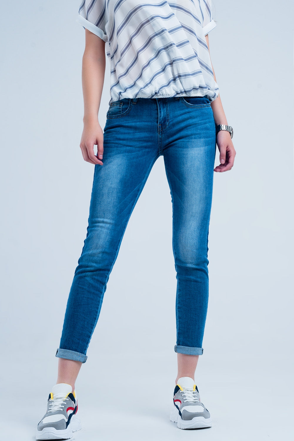Vaqueros ajustados con raya lateral en azul