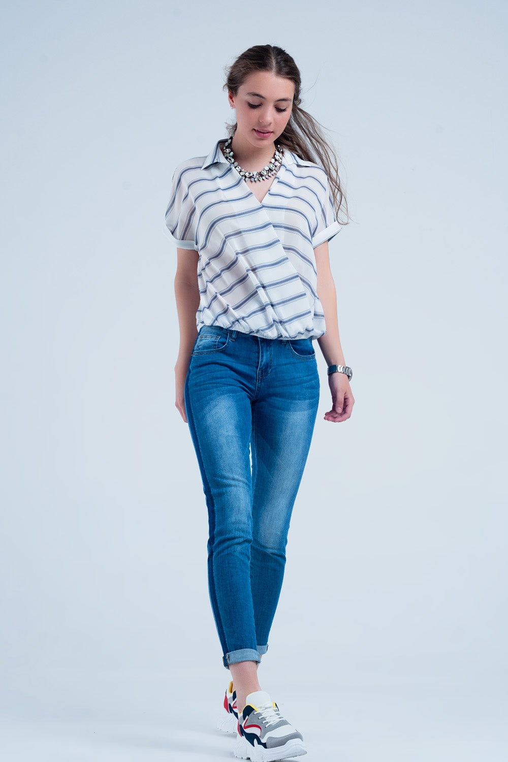 Vaqueros ajustados con raya lateral en azul