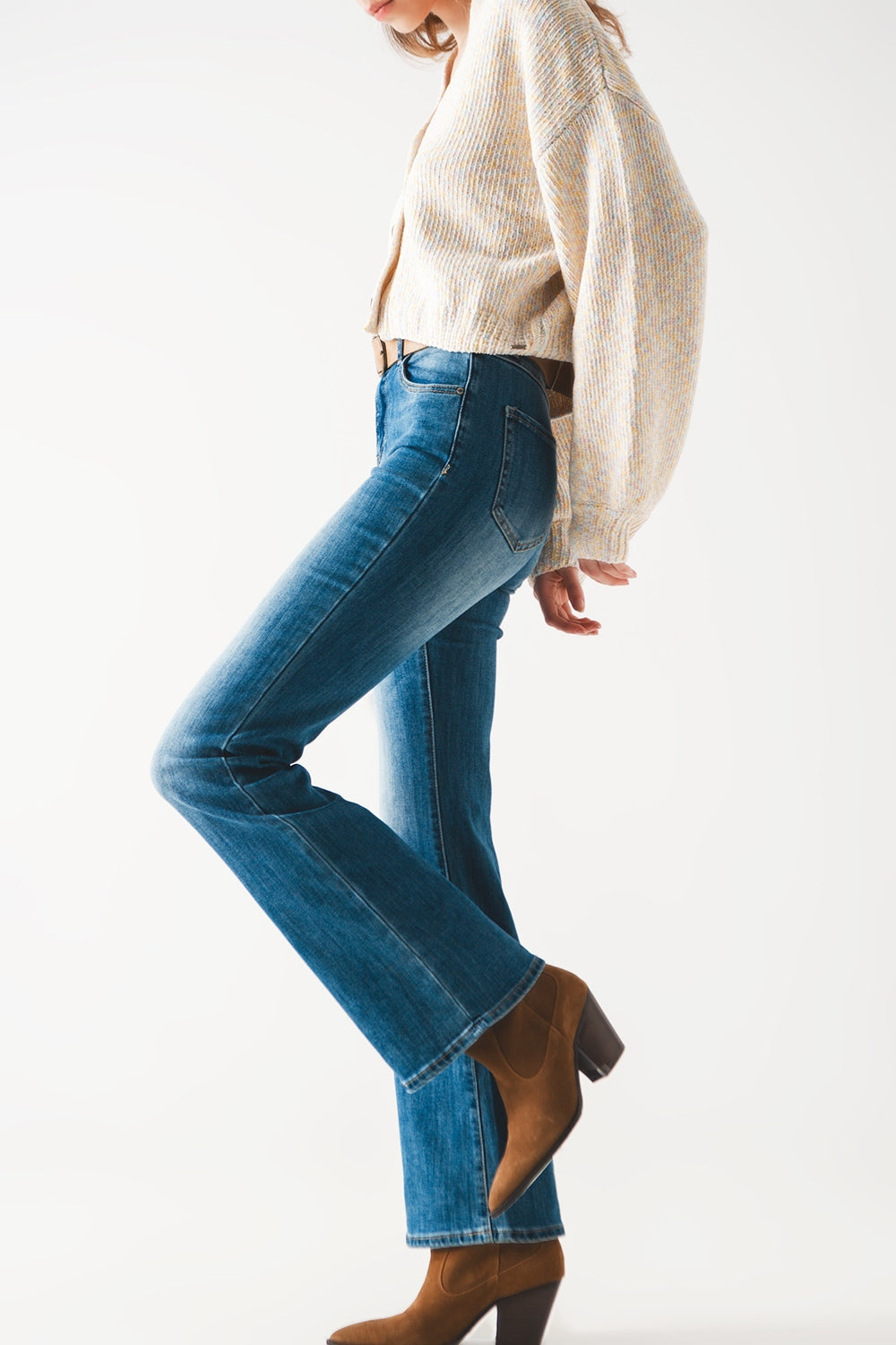 Vaqueros azules de corte bootcut acampanado