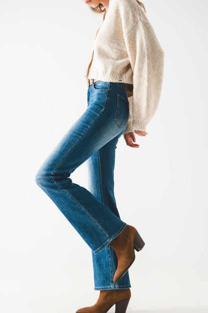 Vaqueros azules de corte bootcut acampanado