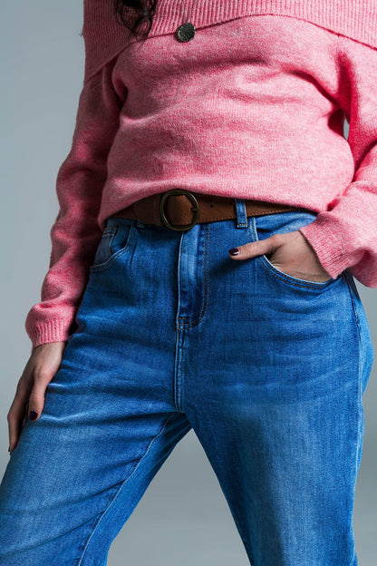 Vaqueros Basic Mom Fit en lavado medio con pinzas en las rodillas