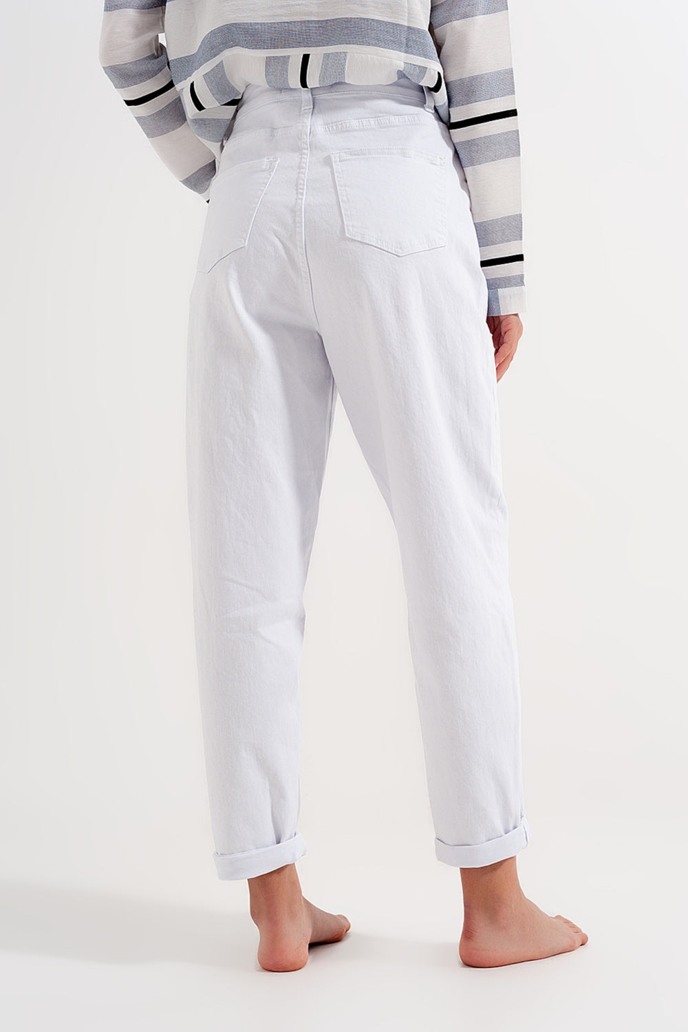 Vaqueros blanco de corte tapered y talle alto