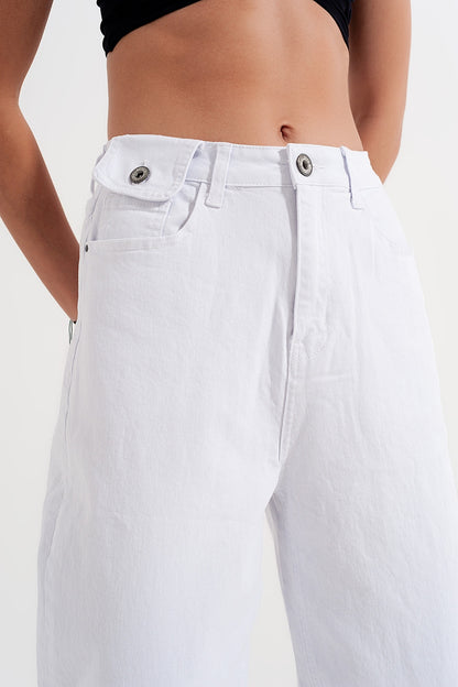 Vaqueros blanco de corte tapered y talle alto