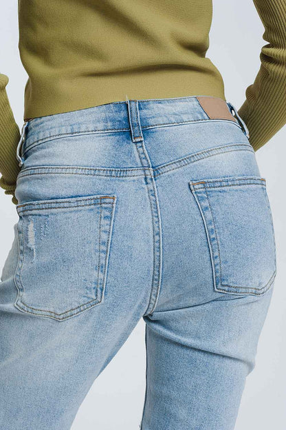 Vaqueros Boyfriend azul claro con detalles desgarrados