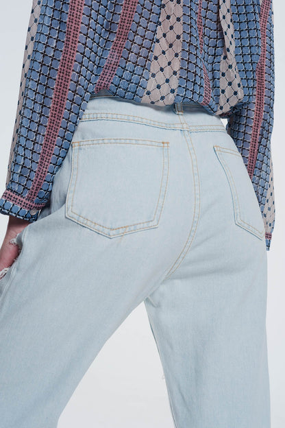 Vaqueros boyfriend con rotos en azul claro