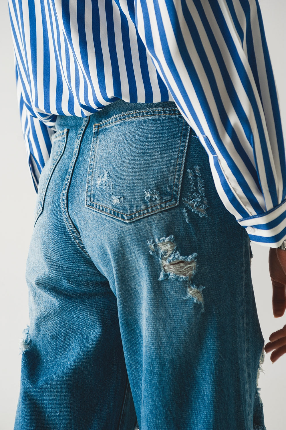 Vaqueros boyfriend desgarrados en azul