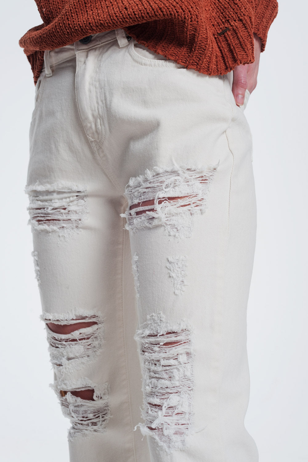 Vaqueros Boyfriend rasgados en beige