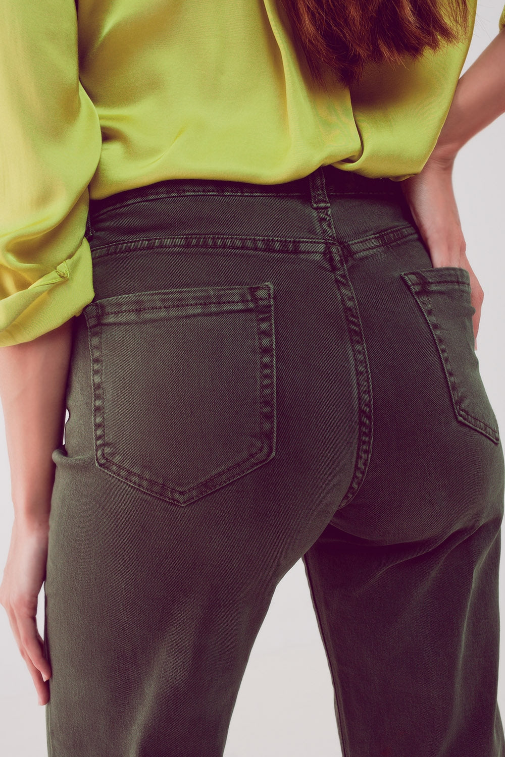 Vaqueros capri color caqui de pernera ancha