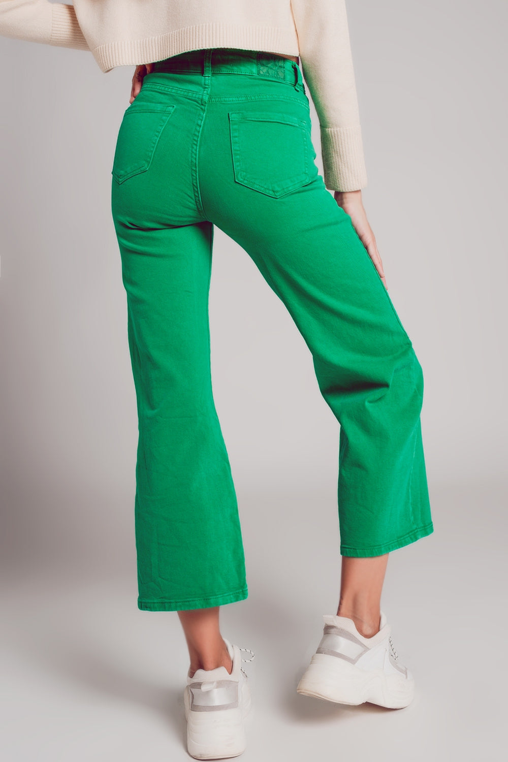 Vaqueros capri color verde intenso de pernera ancha